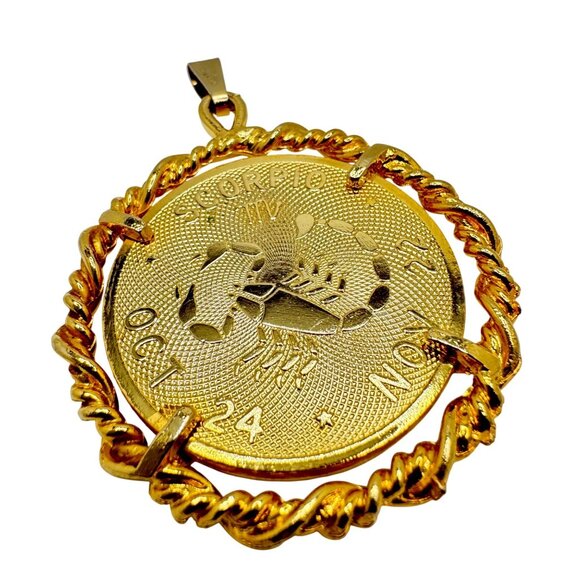 Vintage Gold Tone Scorpio Scorpion Zodiac Medal 2" Pendant - Picture 1 of 7